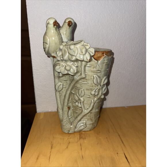 Vase Majolica Celedon Sage Green Love Birds Parrots Bamboo - Picture 1 of 6